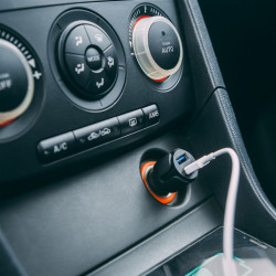 Адаптер за автомобилния запалител -2xUSB-черен